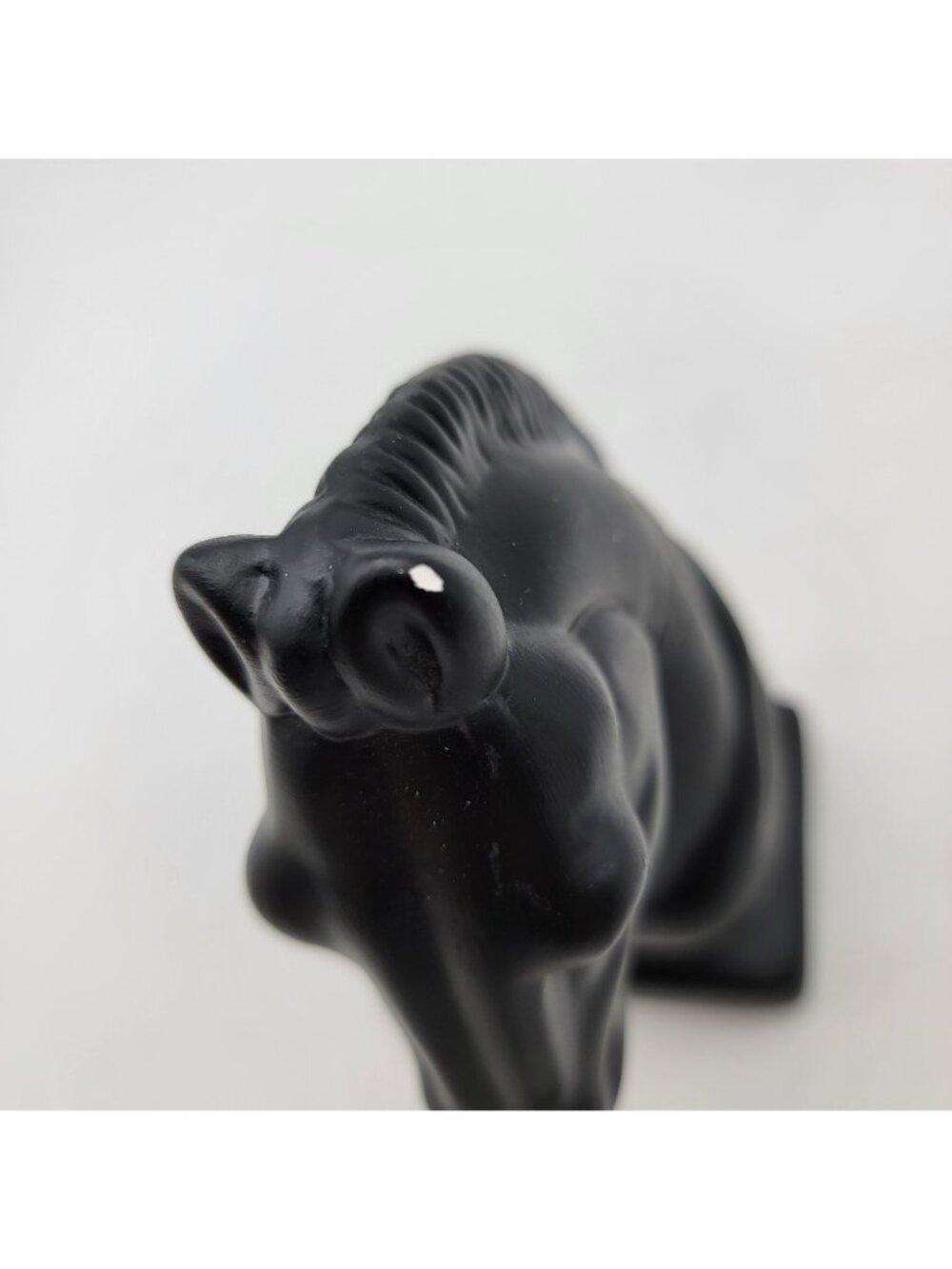 Black Horse Head Chess Piece Statue Table Decor - Picture 5 of 11